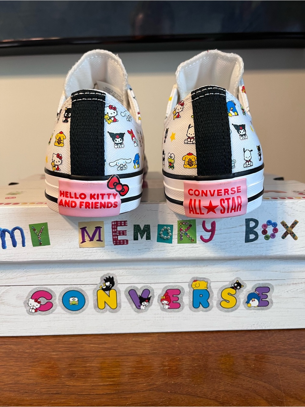 CONVERSE x HELLO KITTY Chuck Taylor All Star BFFS Sneakers - Picture 7 of 10